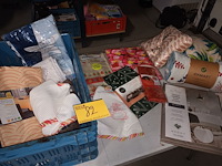 Lot 82 - divers textiel - afbeelding 1 van  5