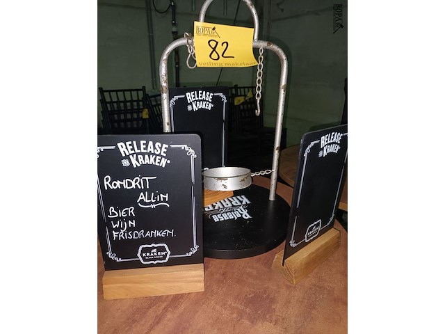 Lot 82 - flessenstandaard en menubordjes - afbeelding 3 van  3