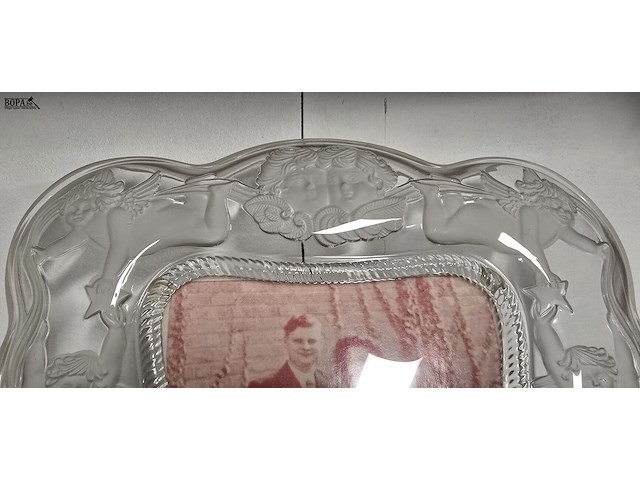 Lot 82 - fotokader in glas met engelen relief - afbeelding 4 van  5