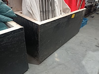 Lot 82 - houten bak met deksel - afbeelding 1 van  3