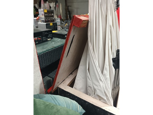 Lot 82 - houten bak met deksel - afbeelding 2 van  3