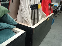 Lot 82 - houten bak met deksel - afbeelding 3 van  3