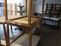 Lot 82 - houten mobiele werktafel. 2 stuks - afbeelding 1 van  2