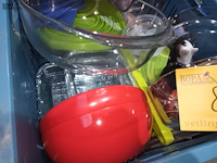 Lot 82 - huisraad. 1 bak - afbeelding 2 van  5