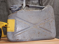 Lot 82 - jerrycan aubry paris - afbeelding 2 van  4