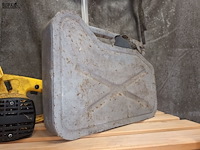 Lot 82 - jerrycan aubry paris - afbeelding 4 van  4