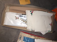 Lot 82 - kantwerk. bak en 3 doosjes - afbeelding 3 van  4