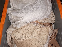 Lot 82 - kantwerk. bak en 3 doosjes - afbeelding 4 van  4