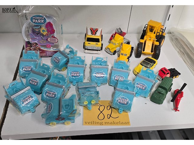 Lot 82 - lot diverse autootjes ong 22 stuks - afbeelding 1 van  4