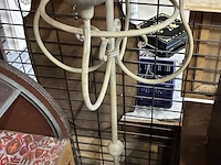 Lot 82 - metalen staande kandelaar