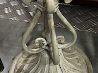 Lot 82 - metalen staande kandelaar - afbeelding 2 van  4