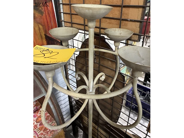 Lot 82 - metalen staande kandelaar - afbeelding 3 van  4