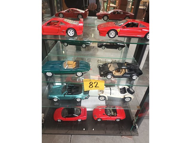 Lot 82 - modelauto’s. 8 stuks - afbeelding 1 van  9