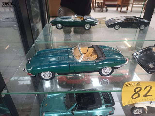 Lot 82 - modelauto’s. 8 stuks - afbeelding 4 van  9