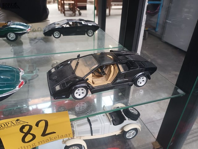 Lot 82 - modelauto’s. 8 stuks - afbeelding 5 van  9