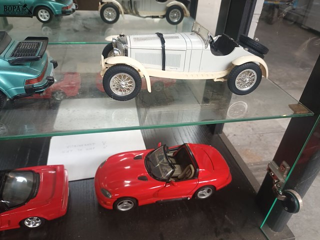 Lot 82 - modelauto’s. 8 stuks - afbeelding 6 van  9