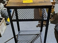 Lot 82 - modern bijzettafel zwart metaal en fineer