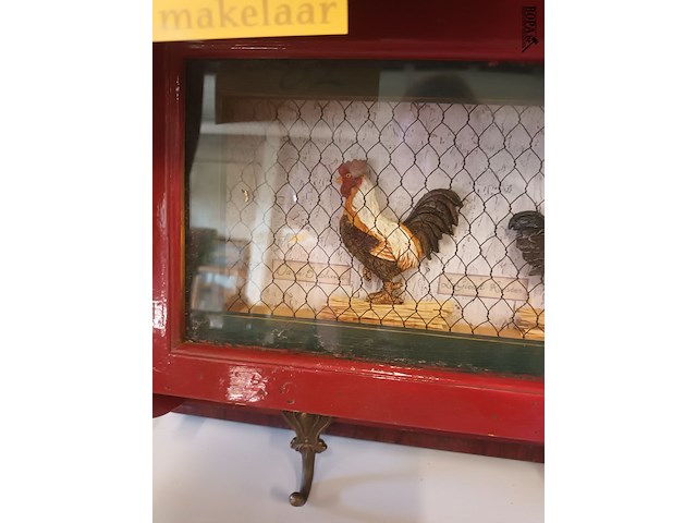Lot 82 - muurkapstok diorama kippen - afbeelding 2 van  5