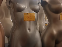 Lot 82 - paspop vrouw torso - afbeelding 1 van  4