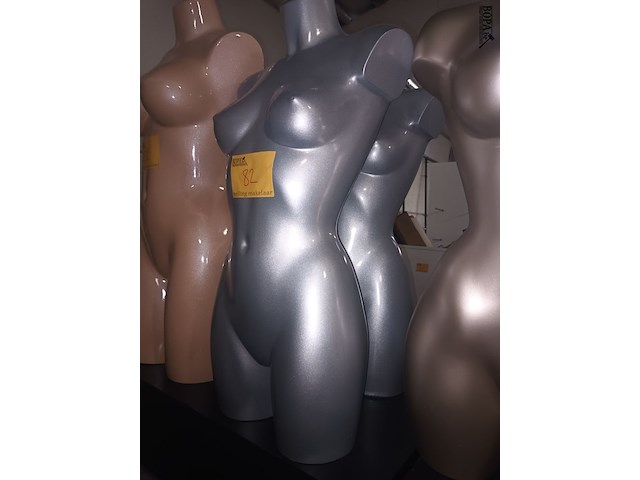 Lot 82 - paspop vrouw torso - afbeelding 4 van  4