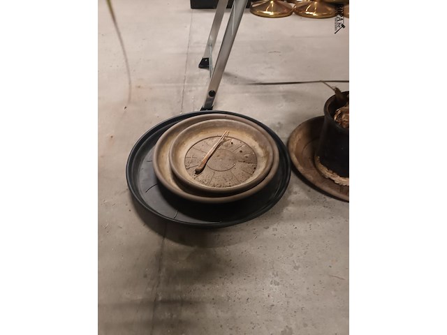 Lot 82 - planten en onderzetters - afbeelding 2 van  5