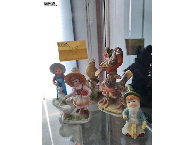 Lot 82 - porseleinen beeldjes met vogels - afbeelding 1 van  1