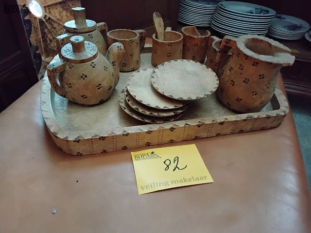 Lot 82 - retro beukenschorsen thee set - afbeelding 1 van  1
