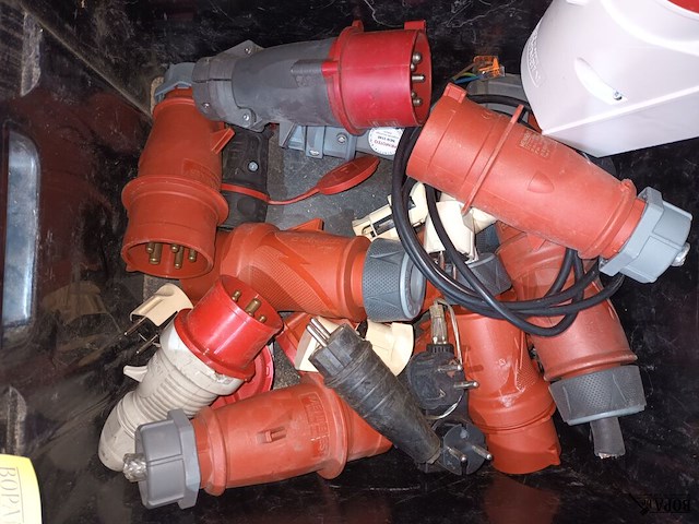 Lot 82 - stekkers en stopcontacten 400v - afbeelding 3 van  3