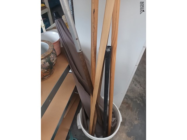 Lot 82 - tuinmateriaal. 14 stuks - afbeelding 6 van  7