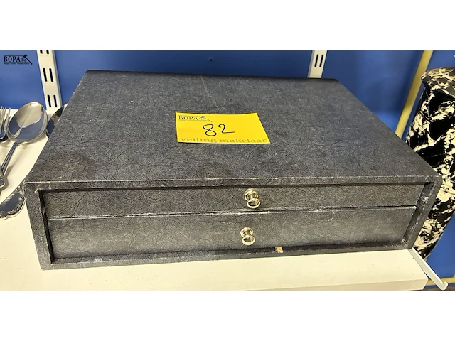 Lot 82 - vintage bestekkoffer - afbeelding 1 van  5
