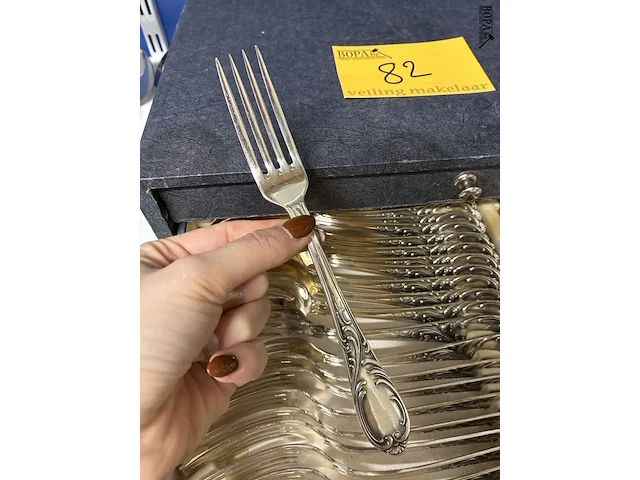 Lot 82 - vintage bestekkoffer - afbeelding 3 van  5