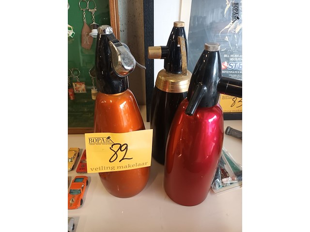 Lot 82 - vintage soda flessen. 3 stuks - afbeelding 1 van  4