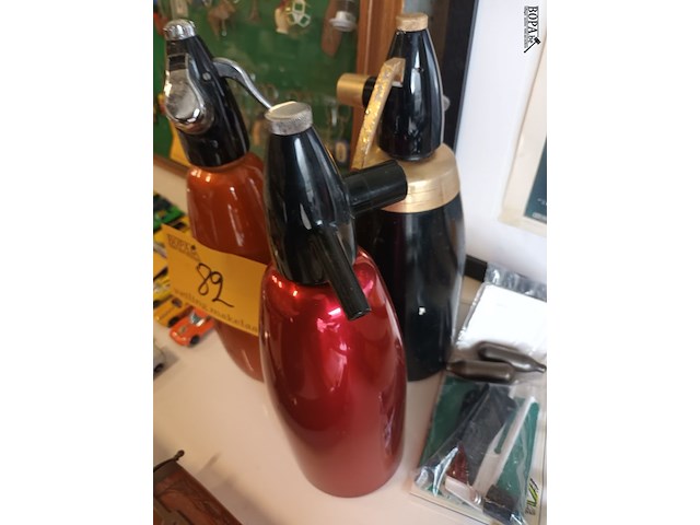 Lot 82 - vintage soda flessen. 3 stuks - afbeelding 2 van  4