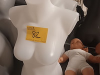 Lot 82 - witte buste vrouw. 2 stuks - afbeelding 1 van  2