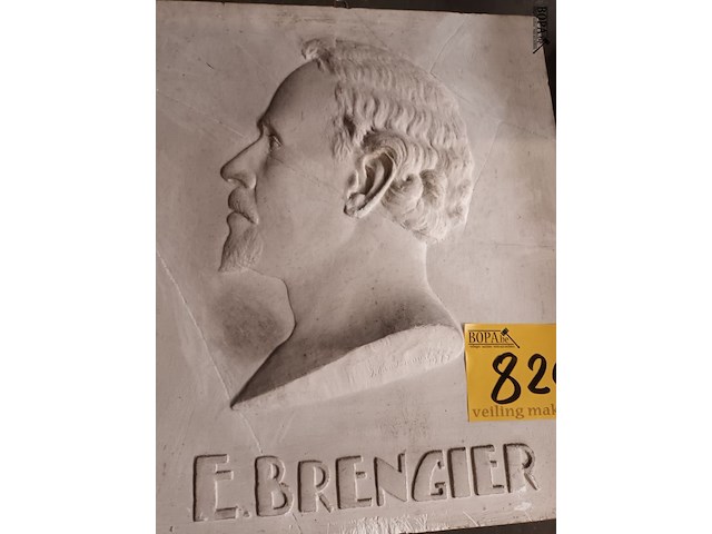 Lot 820 - tablet in gips e. brengier - afbeelding 2 van  2