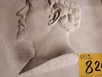 Lot 820 - tablet in gips e. brengier - afbeelding 2 van  2