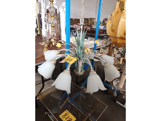 Lot 822 - luster met bloemen - afbeelding 1 van  3