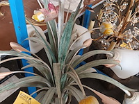 Lot 822 - luster met bloemen - afbeelding 2 van  3