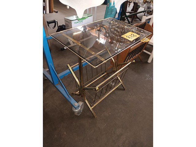 Lot 828 - krantenrekje koper en glas - afbeelding 2 van  3