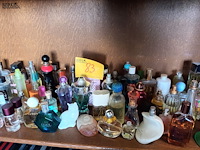 Lot 83 - aangebroken parfumflesjes. 70 stuks - afbeelding 1 van  7