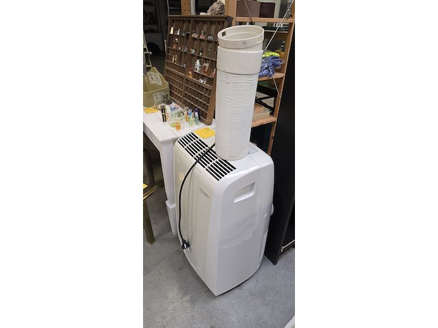 Lot 83 - airco delonghi met afvoer - afbeelding 2 van  9