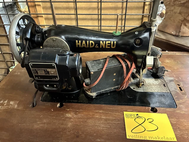 Lot 83 - antieke naaimachine - afbeelding 3 van  3