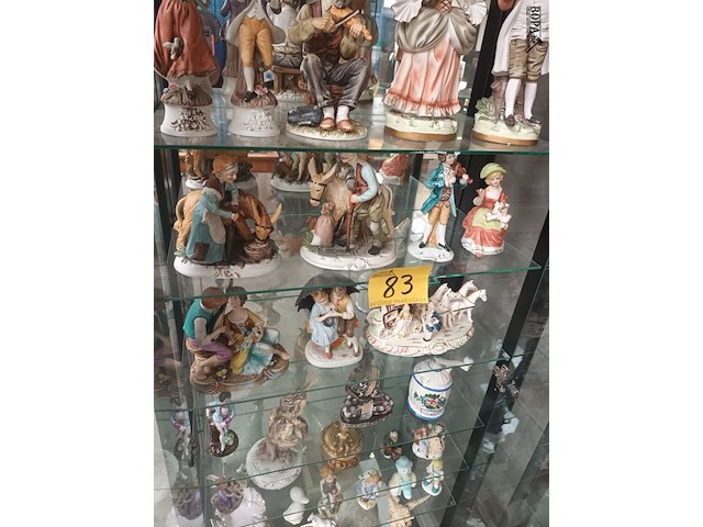 Lot 83 - beeldjes en decoratie in porselein. 35 stuks - afbeelding 1 van  6