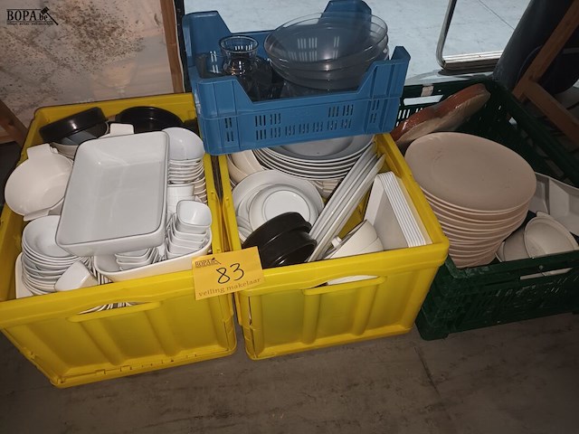 Lot 83 - borden en schalen - afbeelding 1 van  4