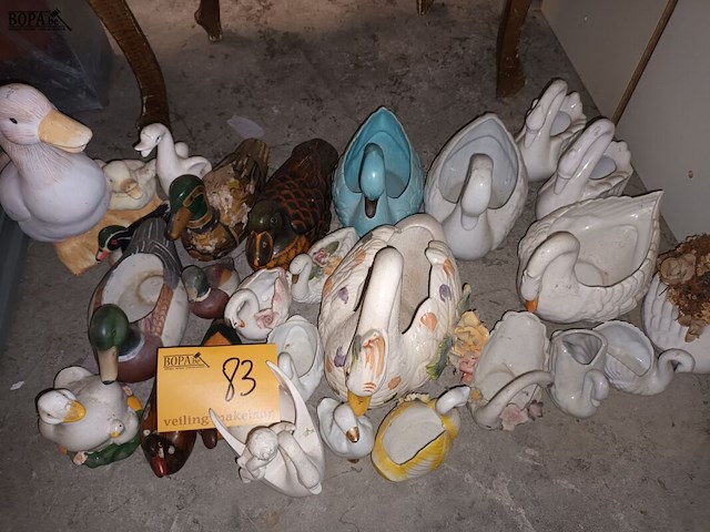 Lot 83 - decoratieve zwanen en eenden. 25 stuks - afbeelding 1 van  6