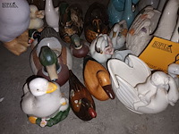 Lot 83 - decoratieve zwanen en eenden. 25 stuks - afbeelding 2 van  6