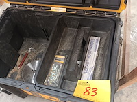 Lot 83 - dewalt materiaalkoffer - afbeelding 1 van  4
