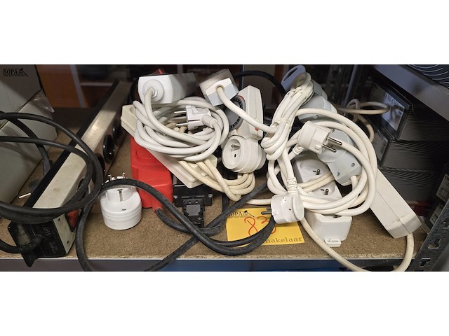 Lot 83 - diverse verlengsnoeren ong 11 stuks - afbeelding 1 van  5