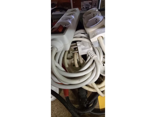 Lot 83 - diverse verlengsnoeren ong 11 stuks - afbeelding 3 van  5