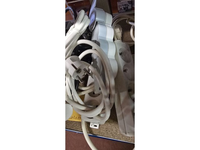 Lot 83 - diverse verlengsnoeren ong 11 stuks - afbeelding 5 van  5